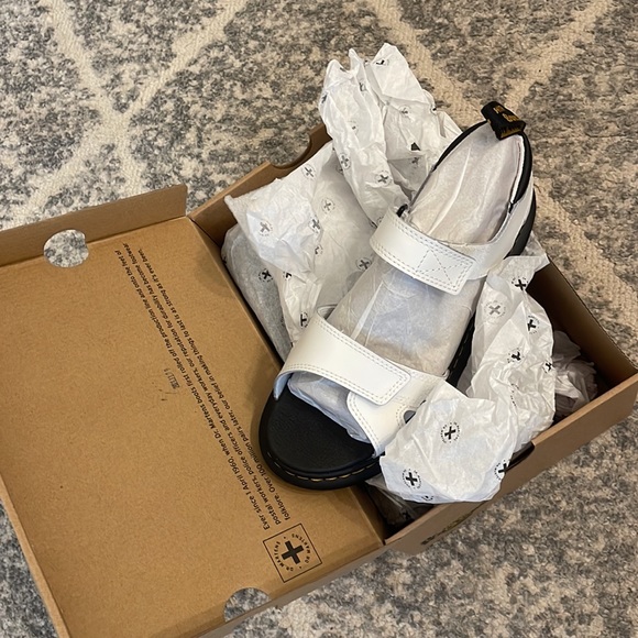 NEW DR. MARTENS WHITE SANDALS ✨ - Picture 5 of 6